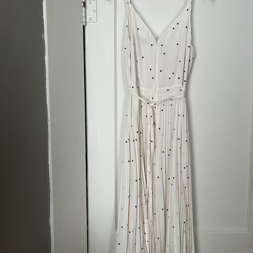 🔥Gorgeous LOFT pleated v neck plunge Polka dot dress